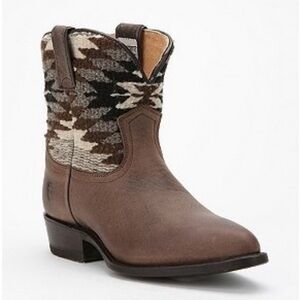 NIB Frye Billy Blanket Short Cowboy Boots, 9